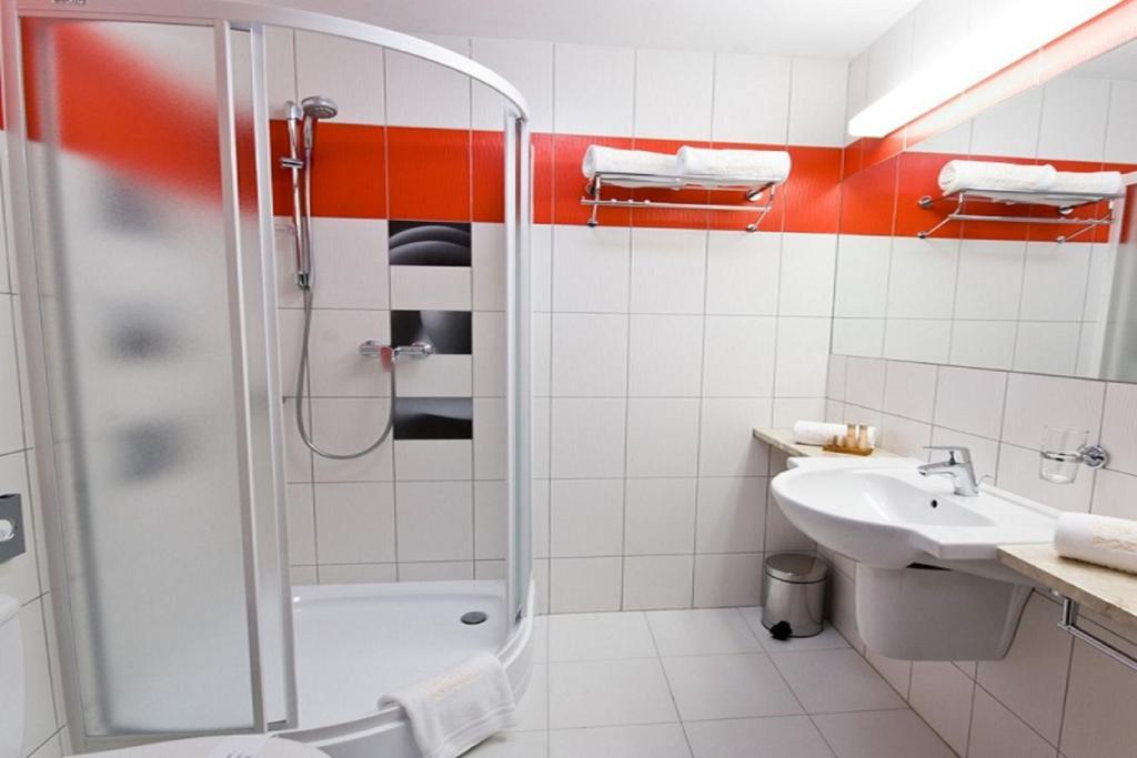 Hotel Poznanski A2 Luboń Cameră foto