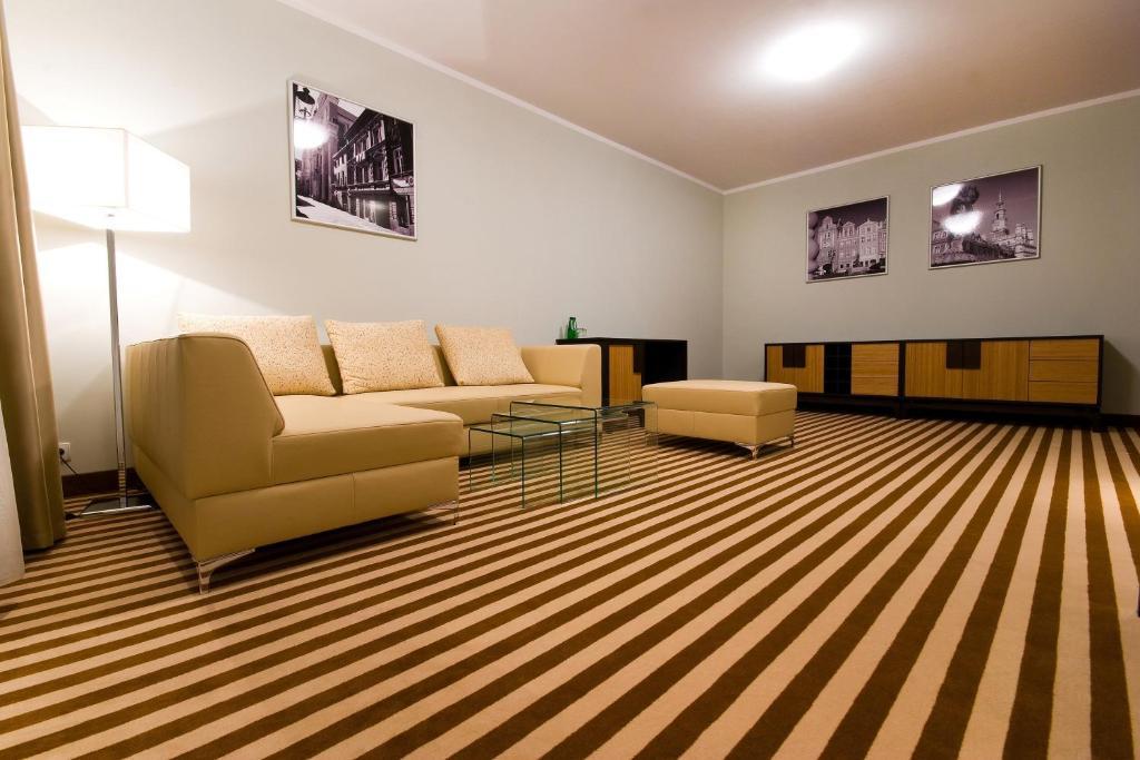 Hotel Poznanski A2 Luboń Cameră foto
